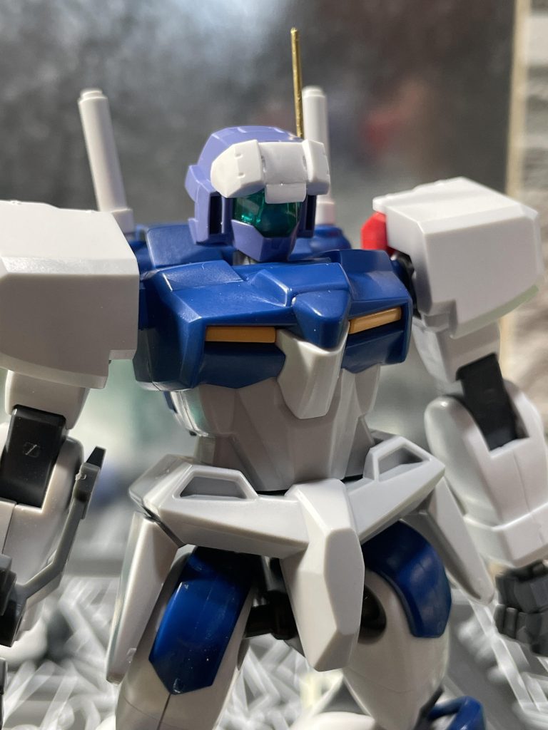 ひさし(プラ板)とアンテナ(真鍮線)つけたらジムスナイパー的になるんじゃね?ってやってみるアルトのマスク?みたいなパーツをおでこだけにカット!これだけだとさらに弱そう、、、なのでプラ板でひさし延長おーこれこれ、とイメージに近づいたけどなんかもっとできる気がする、、、