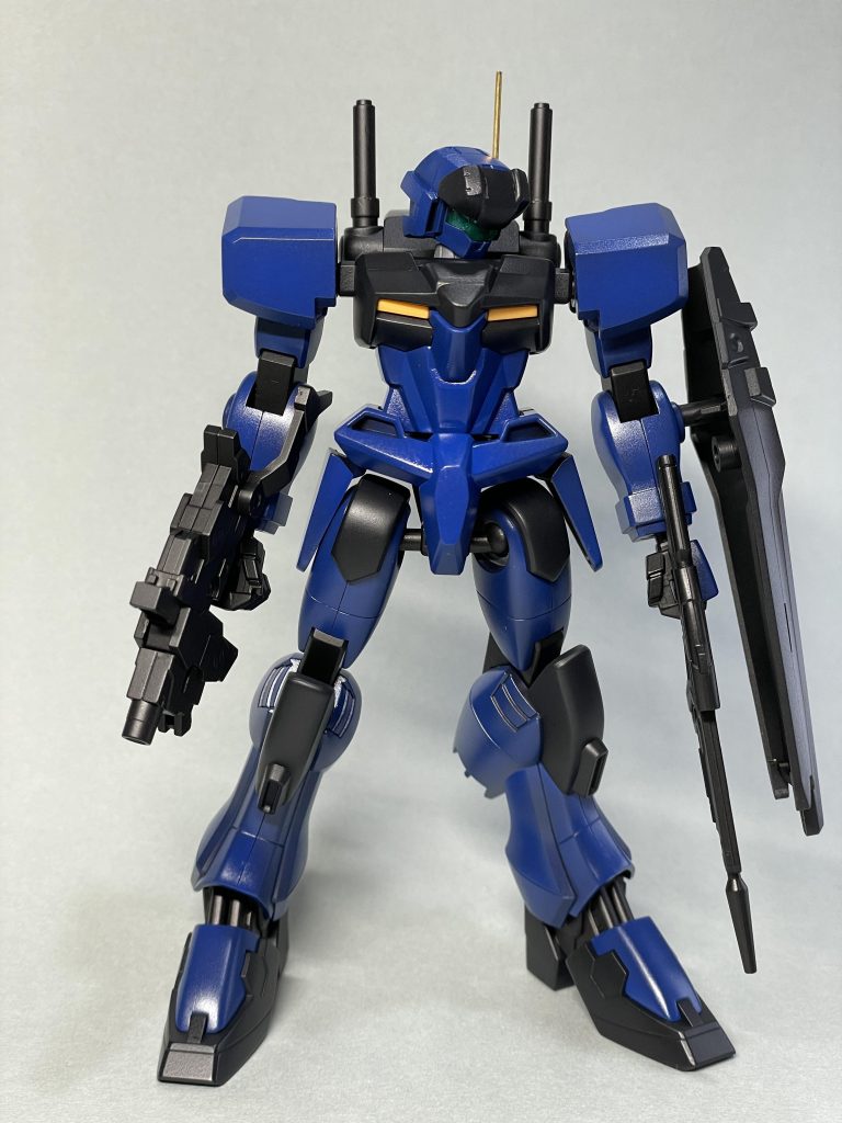 ダガーではなくもっとジムっぽく!で、たどり着いた作品です!!本当はSEED系のデカール貼りたいけど、どこも売ってないですね。とりあえずジャンクキメラ君がカッコよく量産機になったので自己満足です!ですが反省点いっぱいで、エッジ出しも塗装も上手くなりたい!と強く感じる作品となりました!