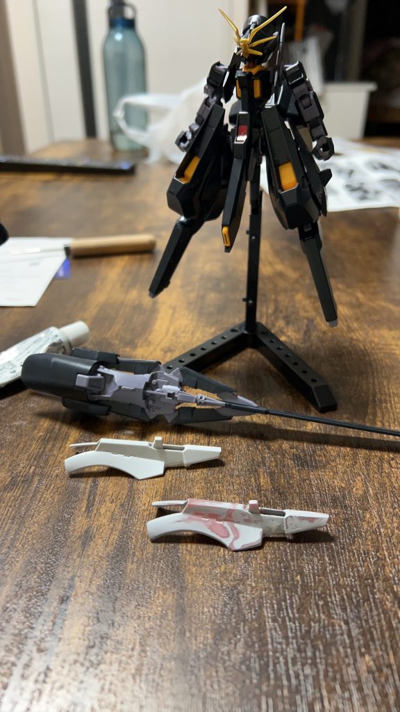 初めてのパーツ複製！やる前に色々な動画とかネット記事みて勉強しといたおかげか、あるいは持ち前の器用さのおかげか、初めてにしては合格なものが出来上がりました。複製したものはキット外だから塗っても良いね！…ツインアイのシール貼る前に顔の赤パーツ複製しとけば良かったな…そうすりゃブラックヘアーズ用の頭が組めたな…。