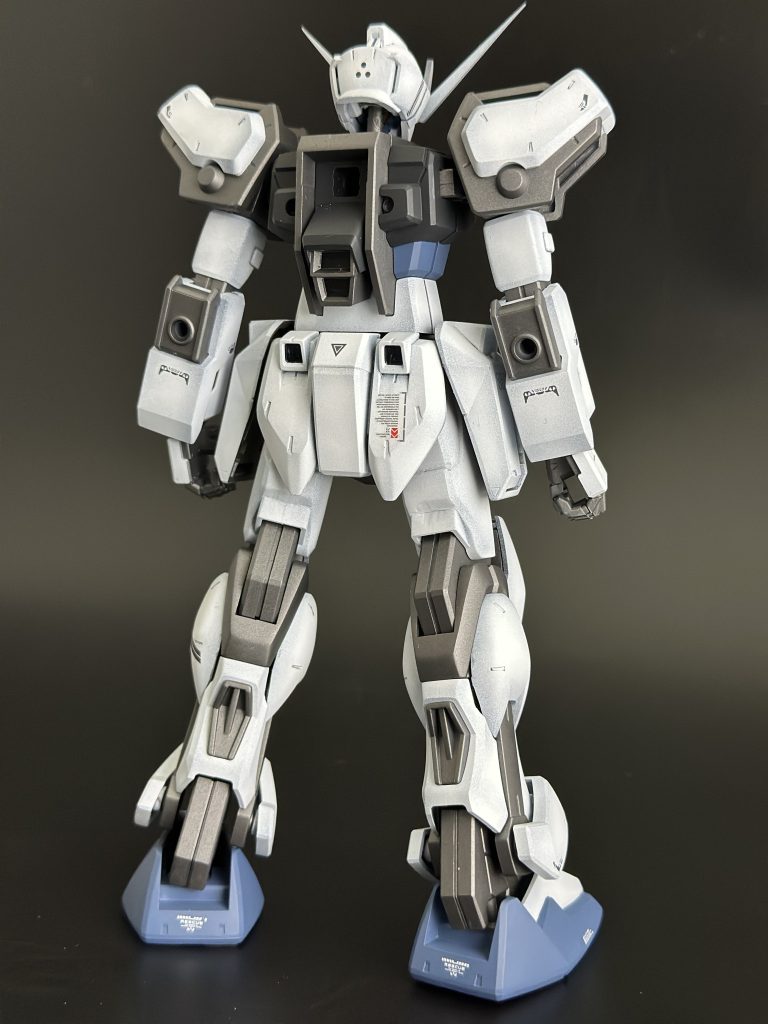 今回は久しぶりに黒立ち上げ塗装にしてみました。といってもエッジにうっすらシャドウが残る程度にとどめています。