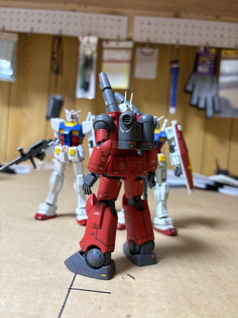 作戦通りスジボリを多く彫ったのですが、懸念通りシールを貼る場所が無くなりました(zaku-kao9)...策士策に溺れるの巻