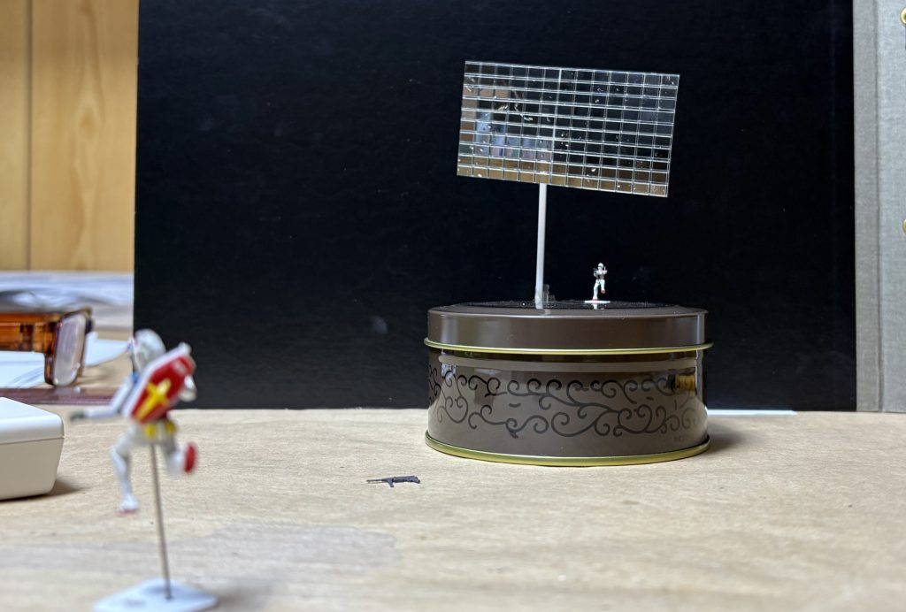 致命的なセンスの無さが、ソーラーレイより光ってるでしょ(zaku-kao9)