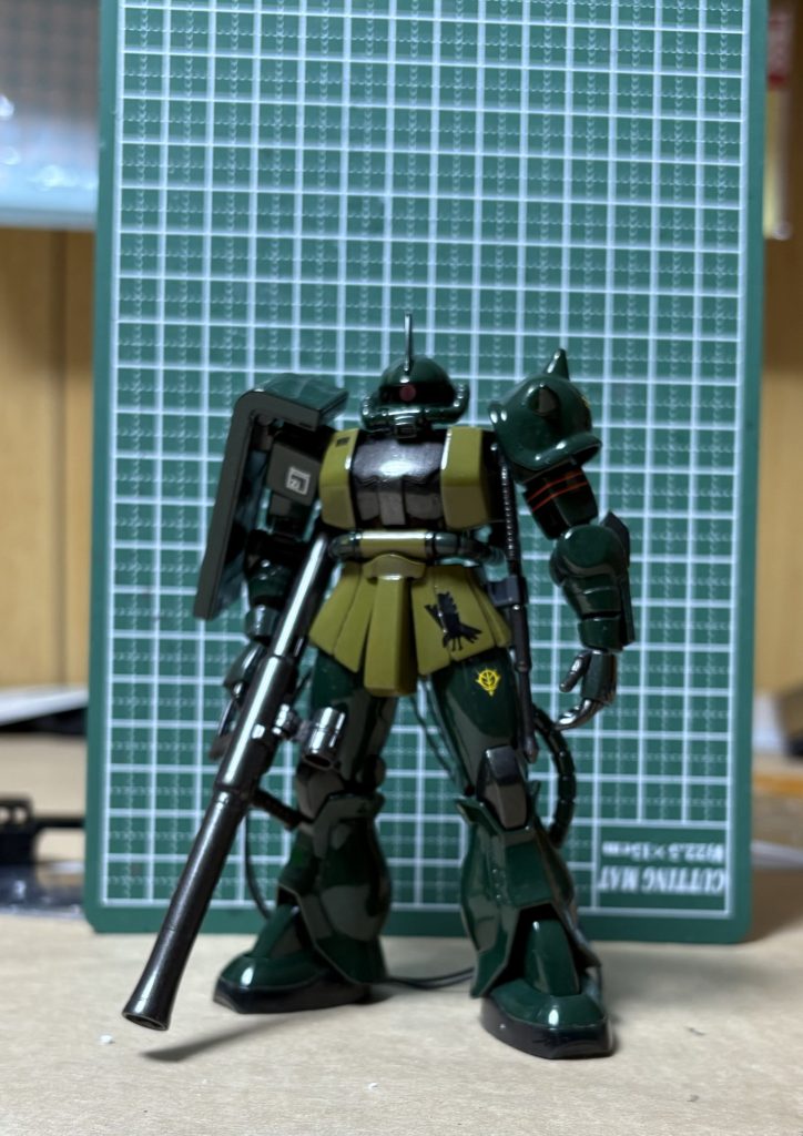 この頃は艶消しという存在すら知らず、スジボリは変態がするものだと思っていました(zaku-kao4)アタシ自身が作って遊ぶというのは、若干恥ずかしくて、子供の買い物のふりしてガンプラを購入してた頃でもあります(zaku-kao8)とりあえず今日のうちに投稿しないといけないから、ここら辺で送信しよう(zaku-kao8)
