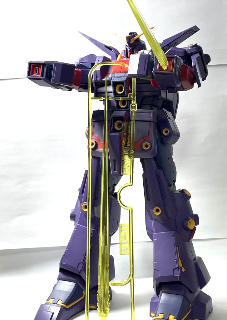 腕からのビームは足から胴まであるビッグサイズが2本と指からだすビームサーベル型が12本付属してます!