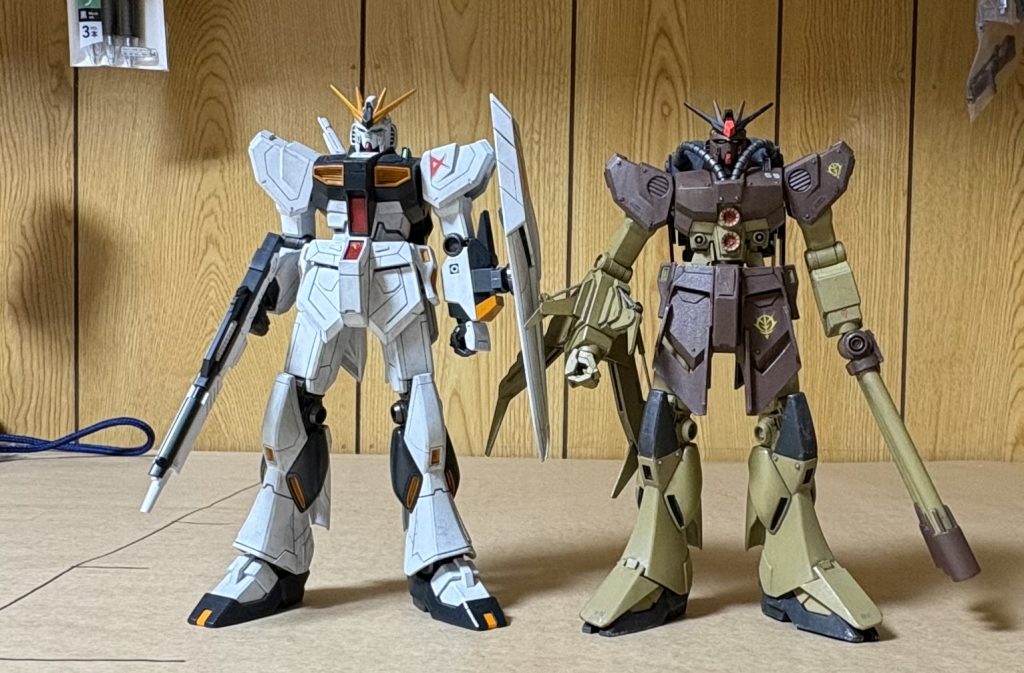 ゴッグなので首を無いもの同然にしました。足を8mmぐらい切りました。右腕だけ1cm伸ばしました。ゴッグです。