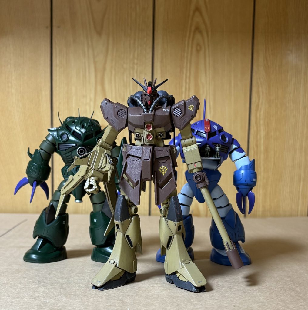 ズゴックを従えてゴッグです。だんだんゴッグに見えてきたと思います。では少し進化させたいと思います。