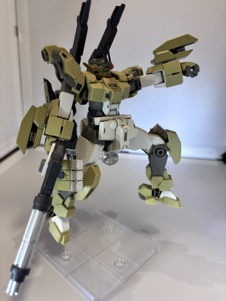 腕部にガトリングを追加したことでフィストバルカン＋ガトリングで牽制攻撃の火力も向上させてます