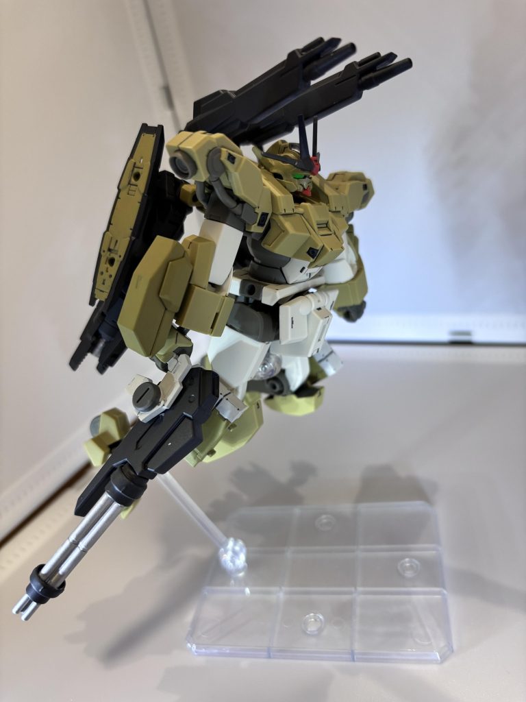 デミバーディングの頭を変えるだけでフルアーマーみたいな感じになってカッコイイ次に作る機体はまだ考えてないですが、ミキシングも塗装もすごい楽しかったのでまた何かしら作りたいです最後まで見て頂きありがとうございますm(_ _)m