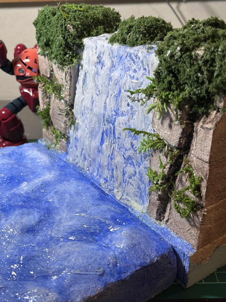 いた他のかたの作品で影響を受けてしまいズゴックが割り込んできました。見てくれてありがとうございました