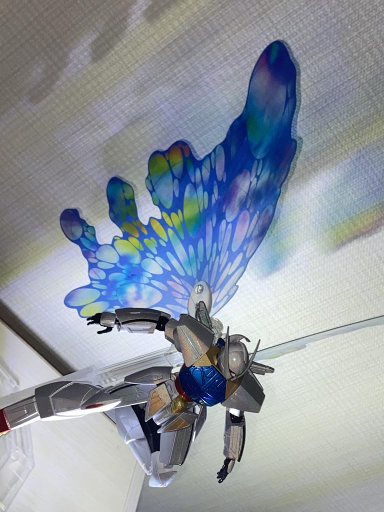 こちらはプレバンのMG用月光蝶エフェクト。なんやかんやで公式の商品が一番！