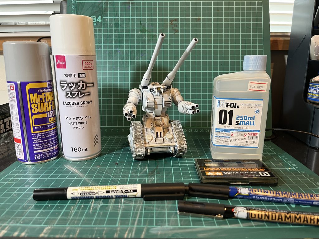 ウェザリングマスター固まってたのでガイアカラー薄め液で溶かして，キャタピラに塗りました。