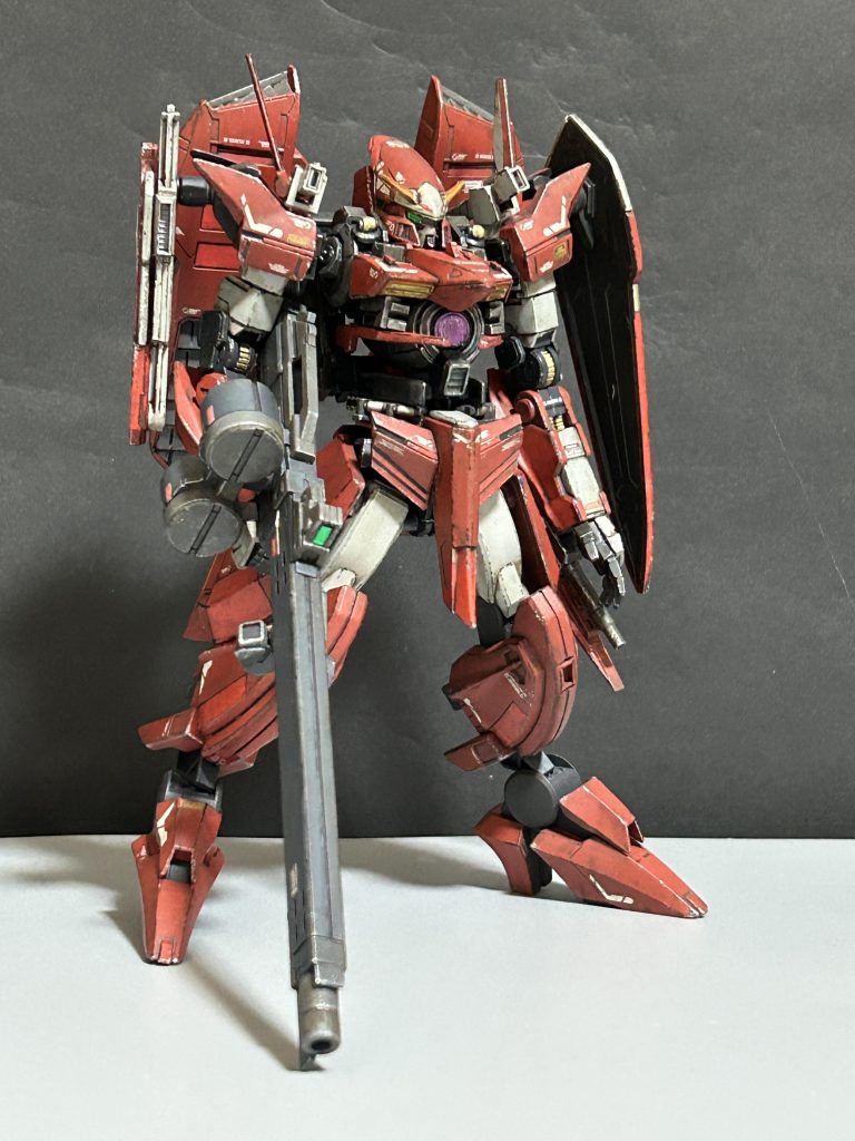 鉄血フレームを組み込んで手長にしました　足は股関節のジョイント下げだけです