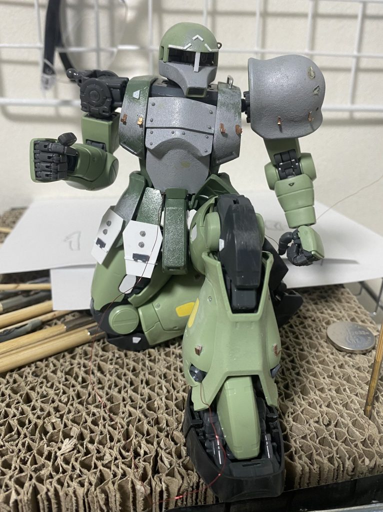 ザクを旧ザクに改造胸部パーツはジャンクが無かったため自作しました。