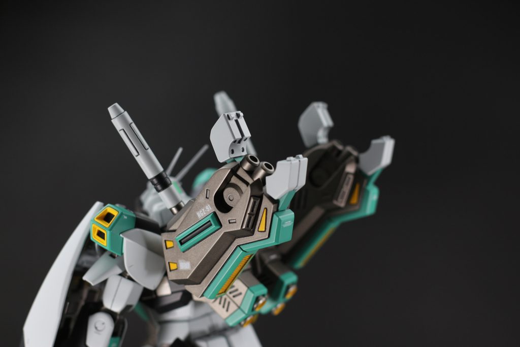 展開は差し替えで展開用のパーツに替えます。