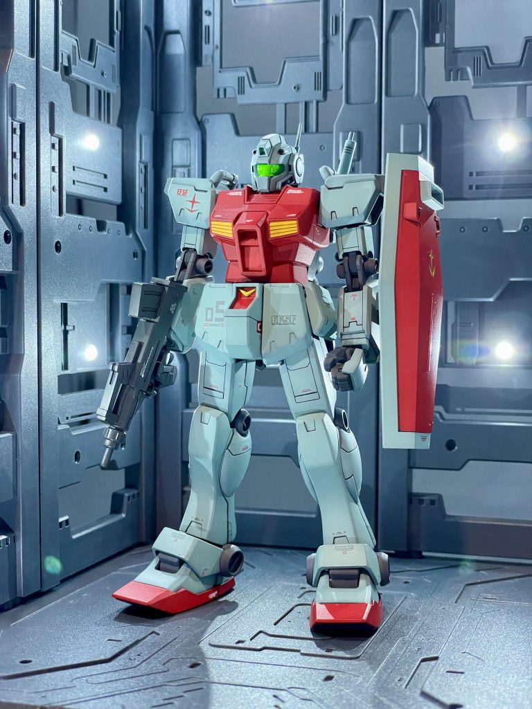  【カラーレシピ】水色：メカサフライト(ガ)+色ノ源ブルー(ク)+色ノ源イエロー(ク)+サーフェイサーエヴォブラック(ガ)少量→RLM78ライトブルー(ク)+ファンデーションホワイト(フ)赤：ナスカピンクサフ(ガ)+ブライトレッド(ガ)+色ノ源ブルー(ク)極少量+アルティメットブラック(ガ)極少量→ブライトレッド(ガ)+GXクールホワイト(ク)→GXクリアルージュ(ク)+色ノ源イエロー+ブライトレッド(ガ)極少量+クリアーグリーン(ク)極少量赤2(バーニア内部)：ナスカピンクサフ(ガ)→ローズブライトレッド(ガ)黄：サーフェイサーエヴォイエロー(ガ)→キャラクターイエロー(ク)グレー(関節など)：メカサフヘビー(ガ)グレー2(バックパック、足裏など)：サーフェイサーエヴォブラック(ガ)→メカサフヘビー(ガ)+アルティメットブラック(ガ)少量グレー3(武器)：サーフェイサーエヴォブラック(ガ)→アッシュ＆マシーンカーボングレー(ク)トップコート：GXスーパースムースクリアーつや消し(ク)※(ガ)=ガイア　(ク)=クレオス　(フ)=フィニッシャーズ