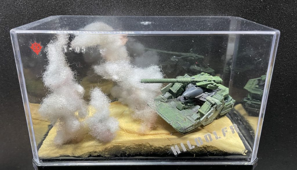 そして、その友人にザクIと一緒に差し上げようと思って作ってみたのがこちらです☝🏻 人生で初めて「ジオラマ」にチャレンジしてみました💦