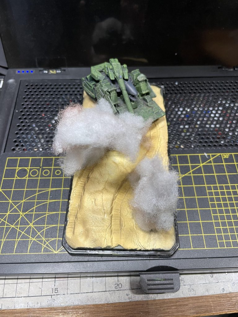 そしていざ、紙粘土や綿を買ってきて土台作りに取り掛かるワケですが・・  ヒルドルブにど〜やって「演技」させようか非常に悩みました💧