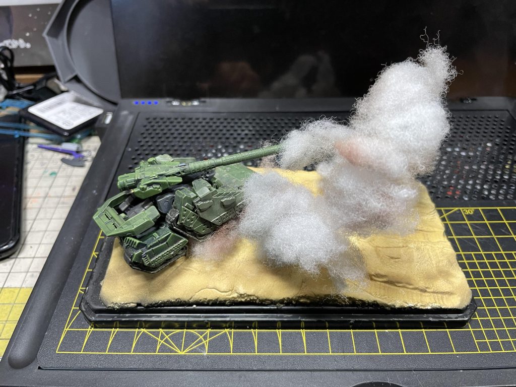 一応、頭の中では・・ 打ち込まれる銃弾をかわしつつ、後退するイメージで作りました☝🏻 えぇ、分かりにくいとおっしゃられるのもごもっともです😓 ですがっ!やってみたからこそ分かる難しさや楽しさがそこにありました😊ジオラマも奥深く、素晴らしい世界だと思いますので、私もどんどん挑戦してみたいと思います👍🏻✨ ではでは、最後までご覧いただきありがとうございました😊