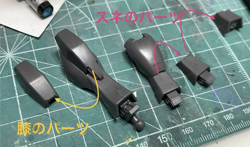 ガンダムの膝がザクの膝になったパーツの向きですが、ザクに移植した時のバランスを考えて、上下逆さまにしました。そのため、切断面がザクの膝では上側になるので、プラ板で塞いでC面出しまでやる必要がありました。