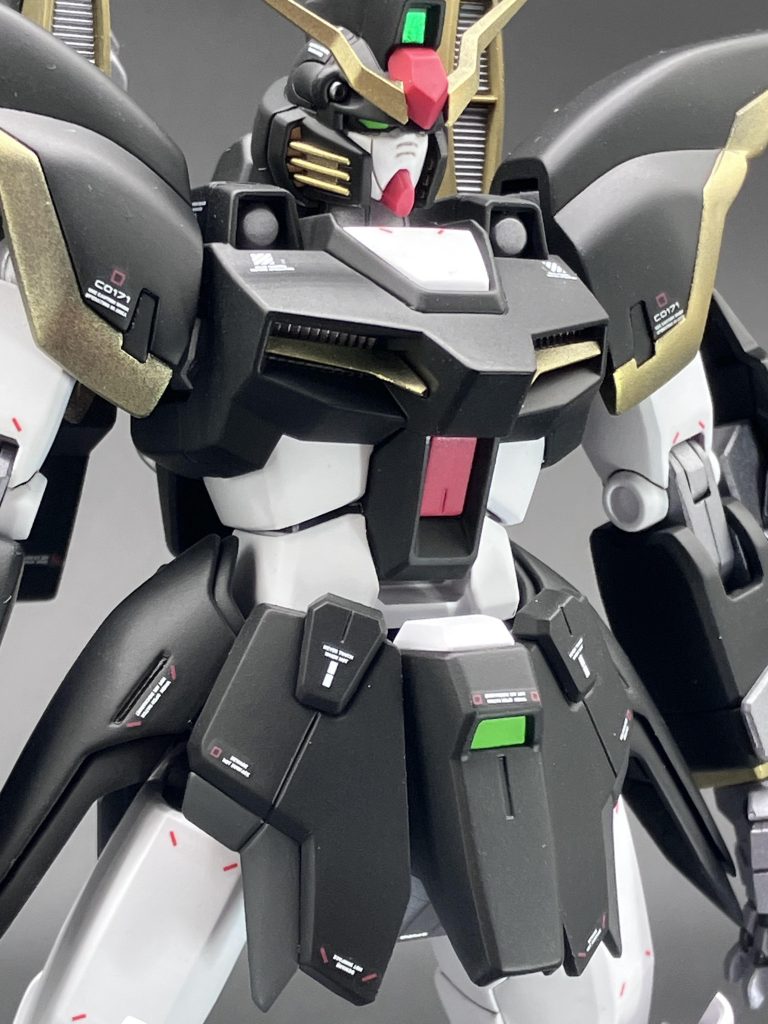 拡大するとこんな感じの仕上がりです。デカールは段差をなくすために、一度クリア吹いてからの艶消しにしたのですが、まだ段差残っちゃってますねぇ_:(´ཀ`」 ∠):