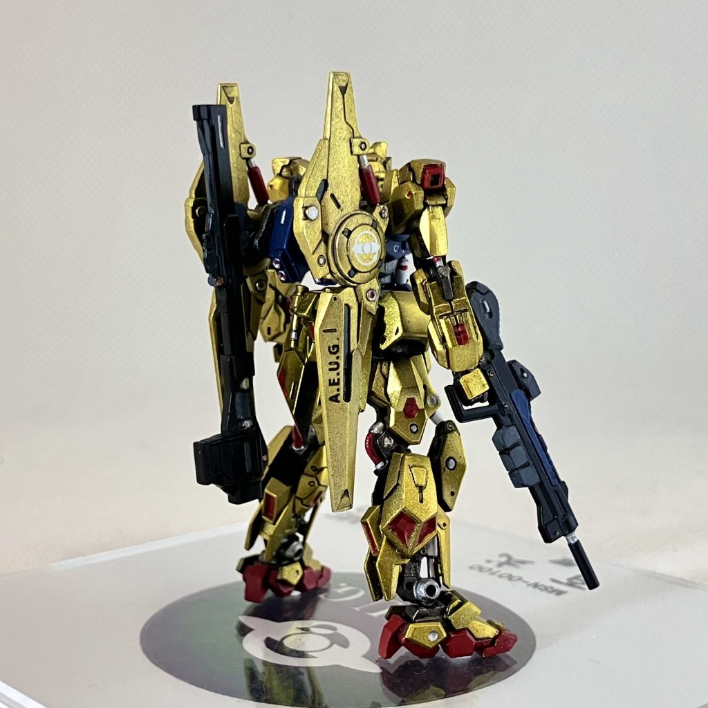 　デカールは、個人制作のものをメルカリで購入。ガンダムデカールとミックスして貼りました。