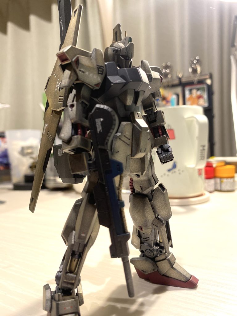 エルガイムっぽくしてみようとか色々迷ったんですが、やっぱり百式は金ピカだよね、と🐤💨