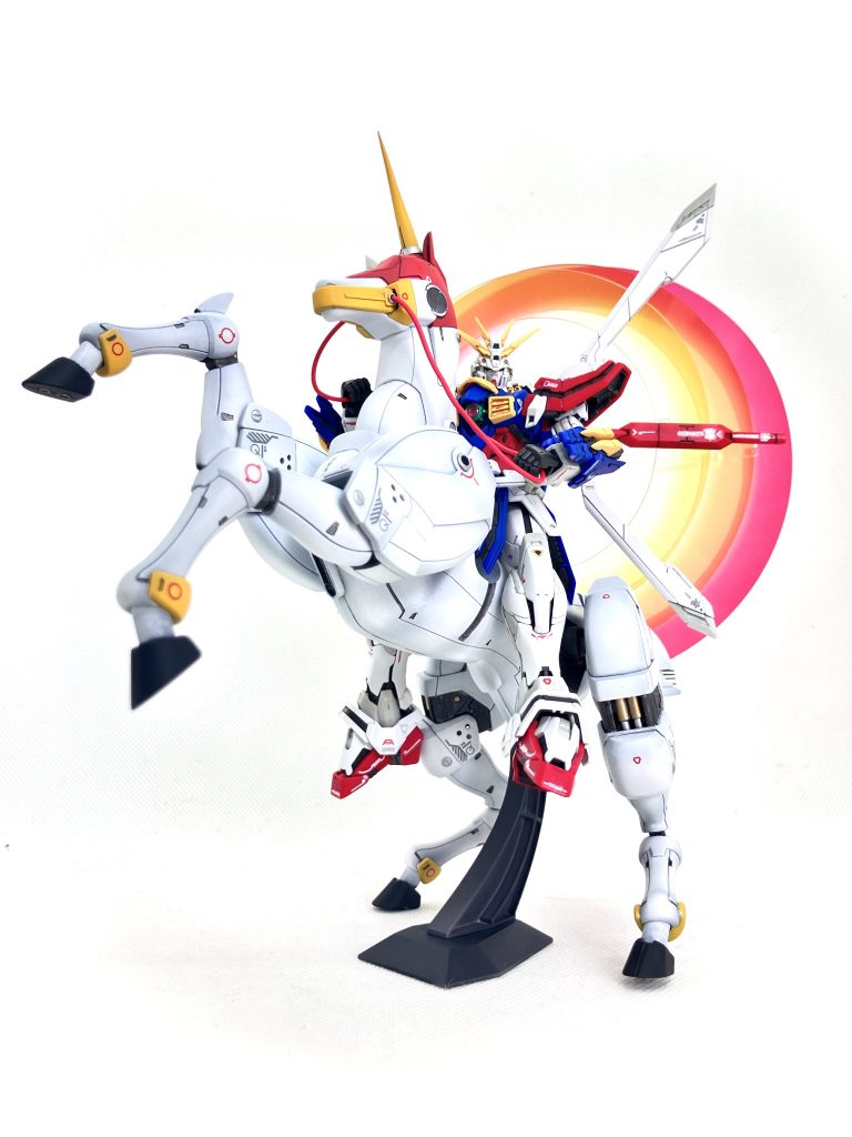 RGゴッドガンダムを乗せて。さすがRG。艶消しだけでも十分バエます。 馬型のサブフライトシステム、最高ですね😊✨