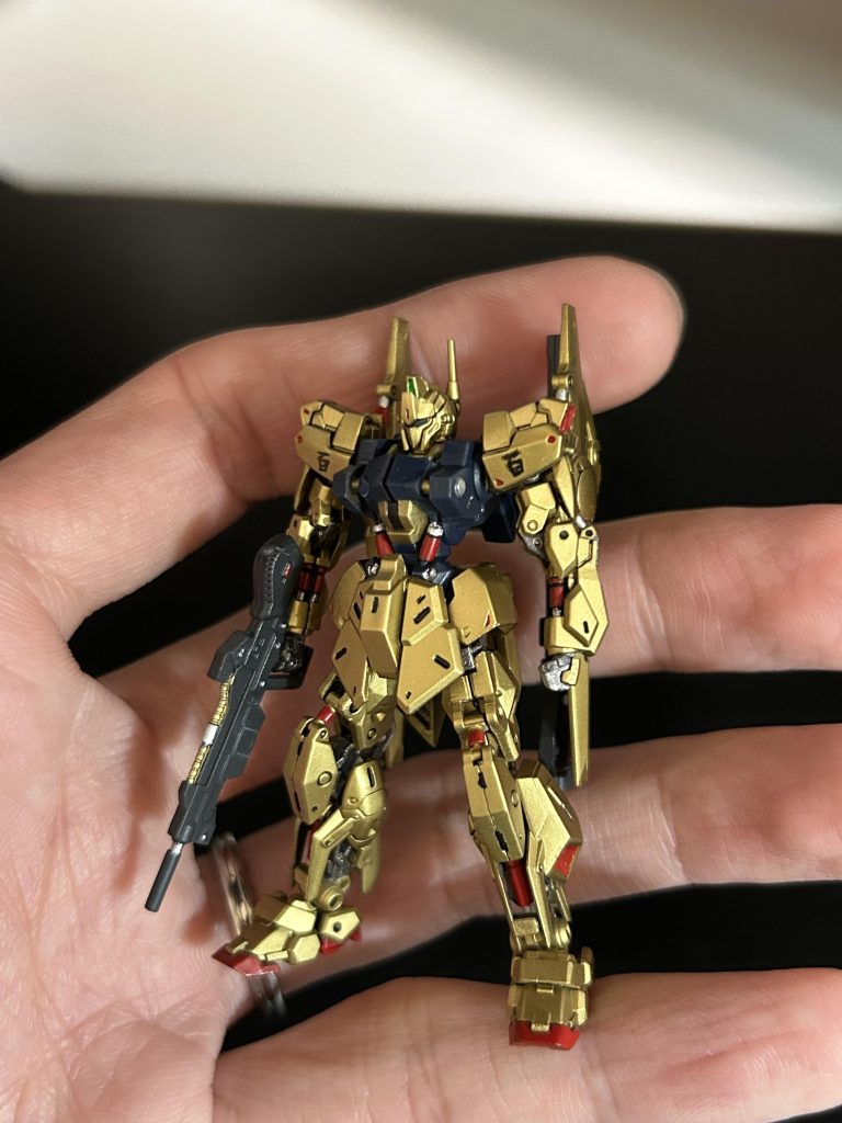 途中何度もパーツを落として大捜索事案ありましたがなんとか綺麗に製作できました。パーツ数・ディテール・プロポーションどれも食玩とは思えない出来で驚きでした。これが500円程度ということに驚愕。箱買いしたので、他のキットも楽しみます。