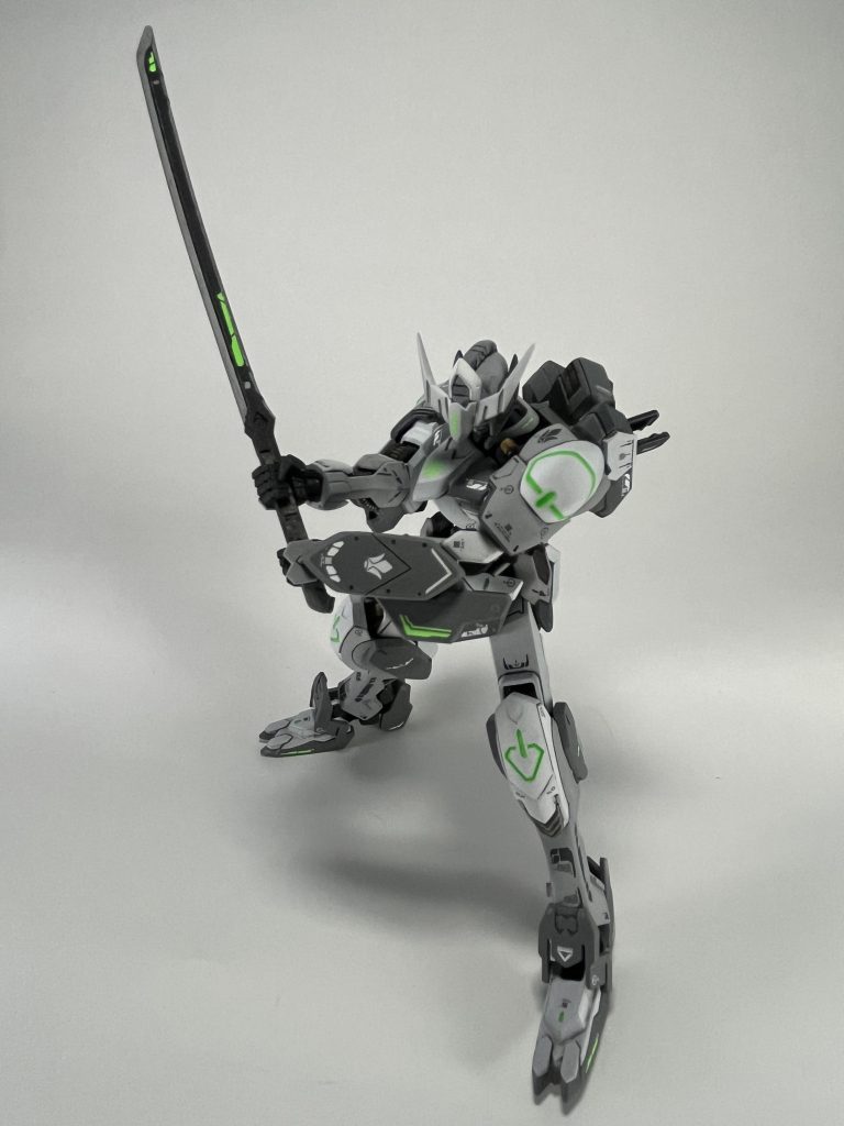 太刀装備。サイバーチックにしたくてネオングリーンのデカール。塗り分けも頑張りました。