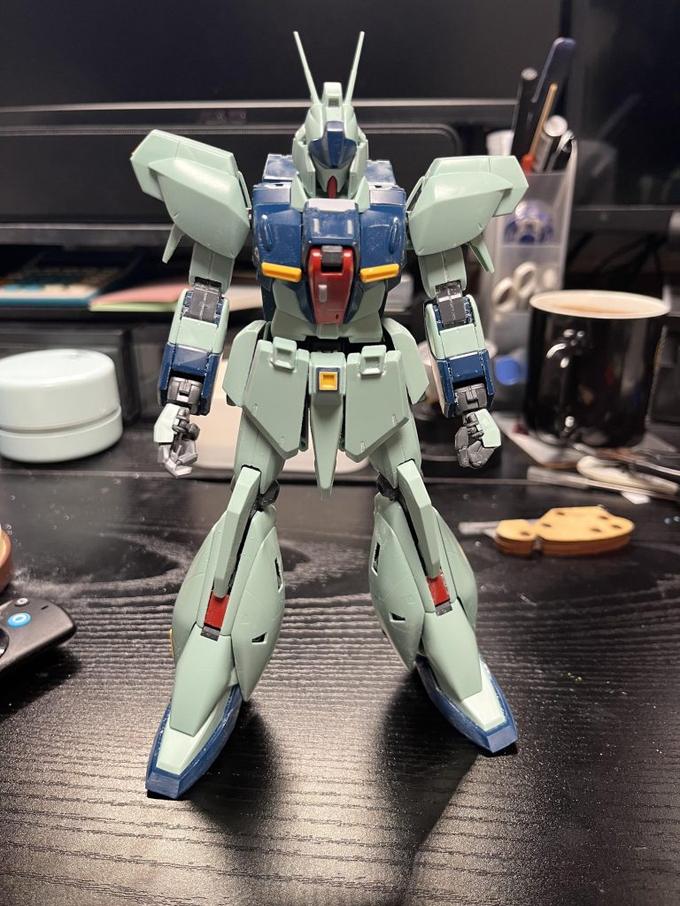 塗装直前全体的にヤスリがけを行い面出しをしています。