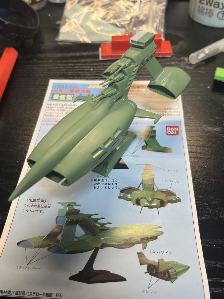 塗装直前艦橋の片方、歪みが酷かったので、プラ板はって修正しています。