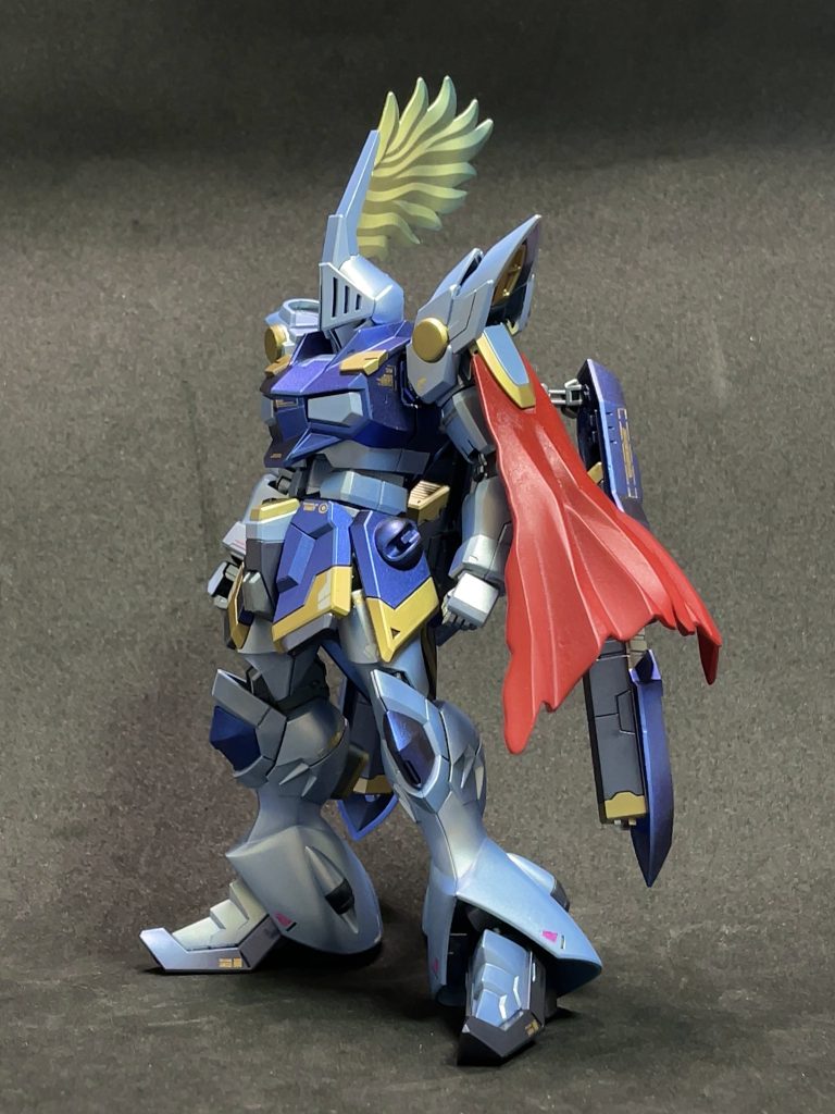 手持ち武装を取り外した状態そもそものギャンスロットがギャンの胴体を覆うように外装パーツを取りつけるため胸周りがかなり厚いのでバランスのいいポージングがちょっと難しい……