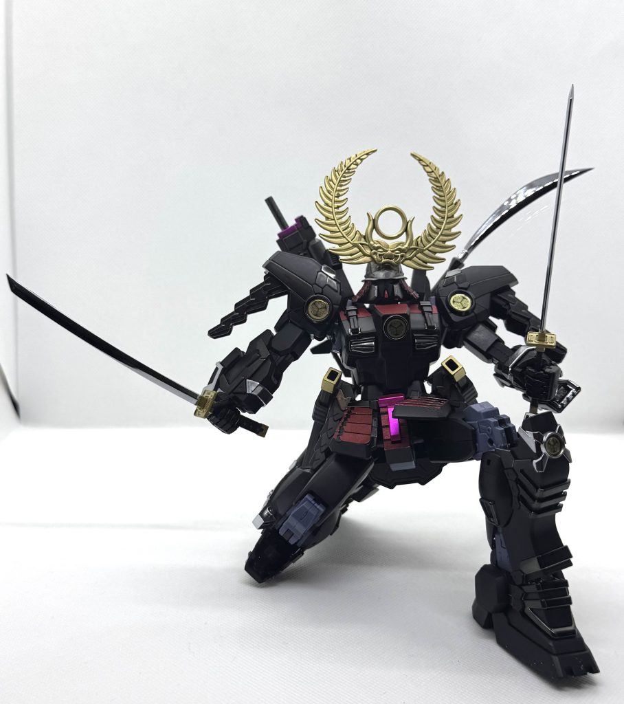 ほぼ成型色活かしでちょい部分塗装と、ツヤ消しサフ。