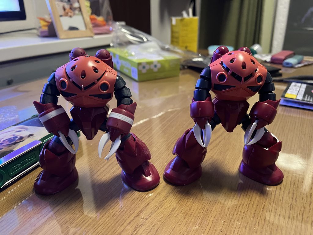 友達の家でパチ組するの見てたんですが、さすが電気工事関係の従事者ということもあり手際がいい!説明書の上に並べながら制作してるのをみて感動しましたw比較で写真撮りましたがそこまで変わらないような気がする、、