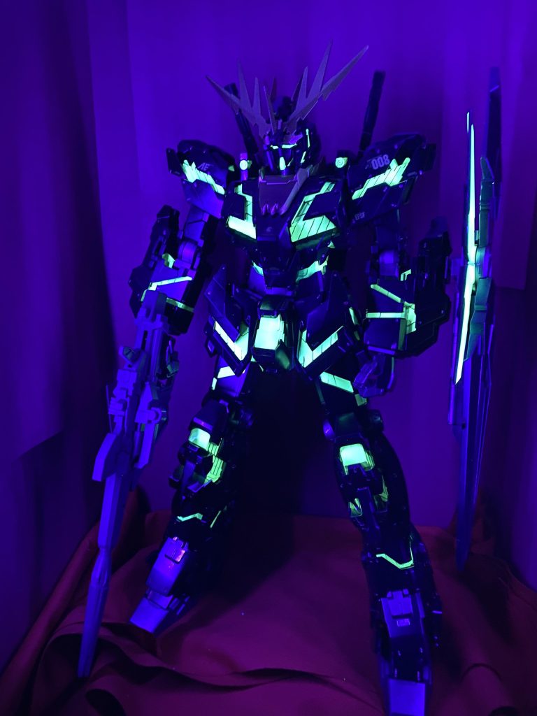 サイコフレームはブルーゴールドに蛍光イエロー