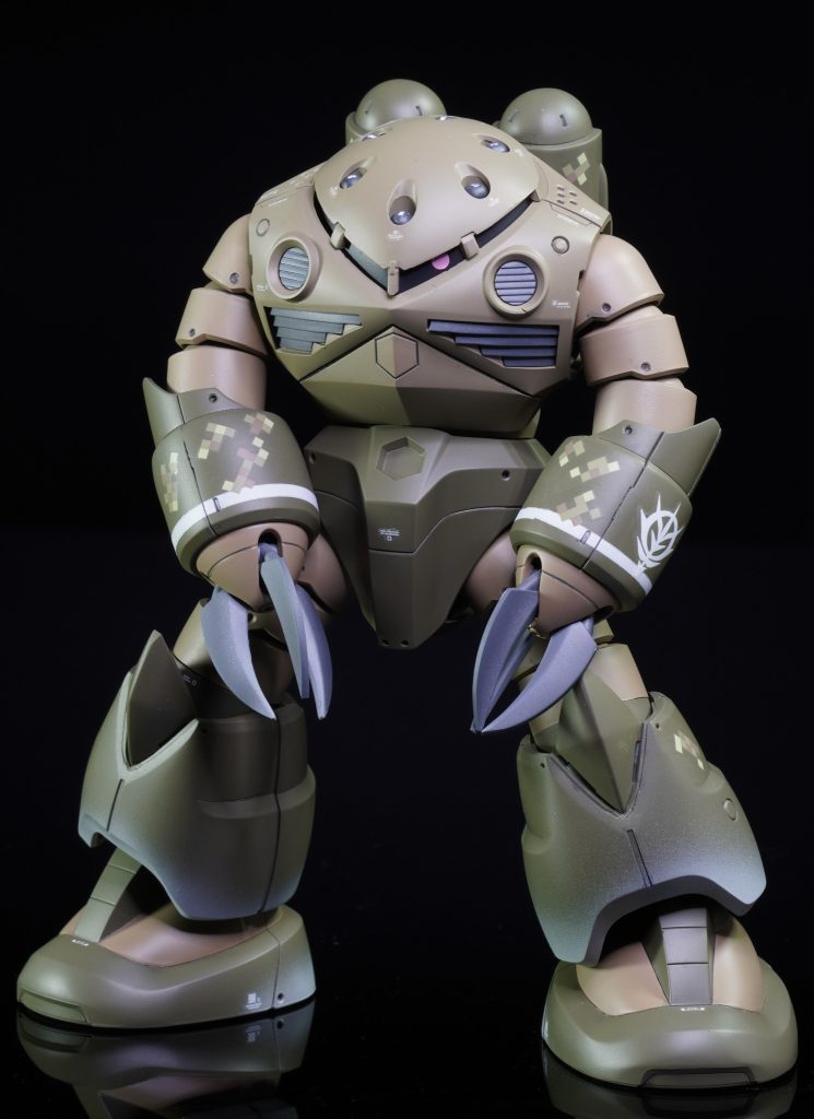 ●ウェザリング前正面から見たらほとんどわからないんですが、グラデーション塗装してます。かなり前に購入したピクセルデカールが残っているので貼ってみましたが完全に蛇足、、、 この状態から汚すのって毎回、躊躇してしまう自分がいる(失敗しないかな、、ちゃんといい感じに仕上がるのかな、、と)