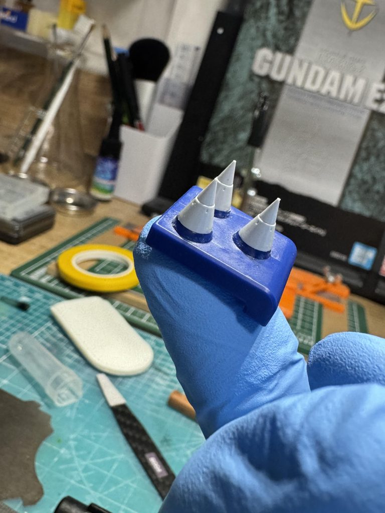 スパイクシールドは既存のものを切り落としてからビルダーズパーツのスパイクに変更