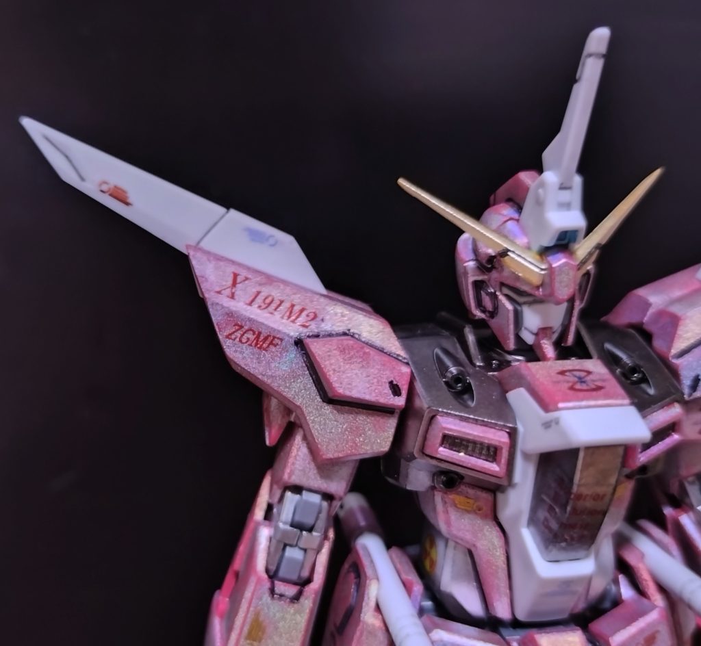 墨入れにはシャーペンとガンダムマーカー墨入れペンを使いましたが墨入れペンは太い💦