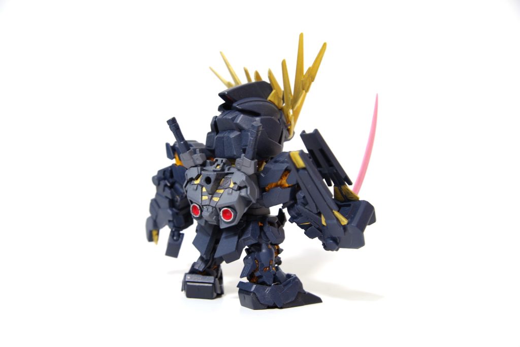 バックショットです。ランドセルは成型色がブラックだったため、ブラックで塗りましたが、説明書などを見るとグレーだったため塗り直しました。