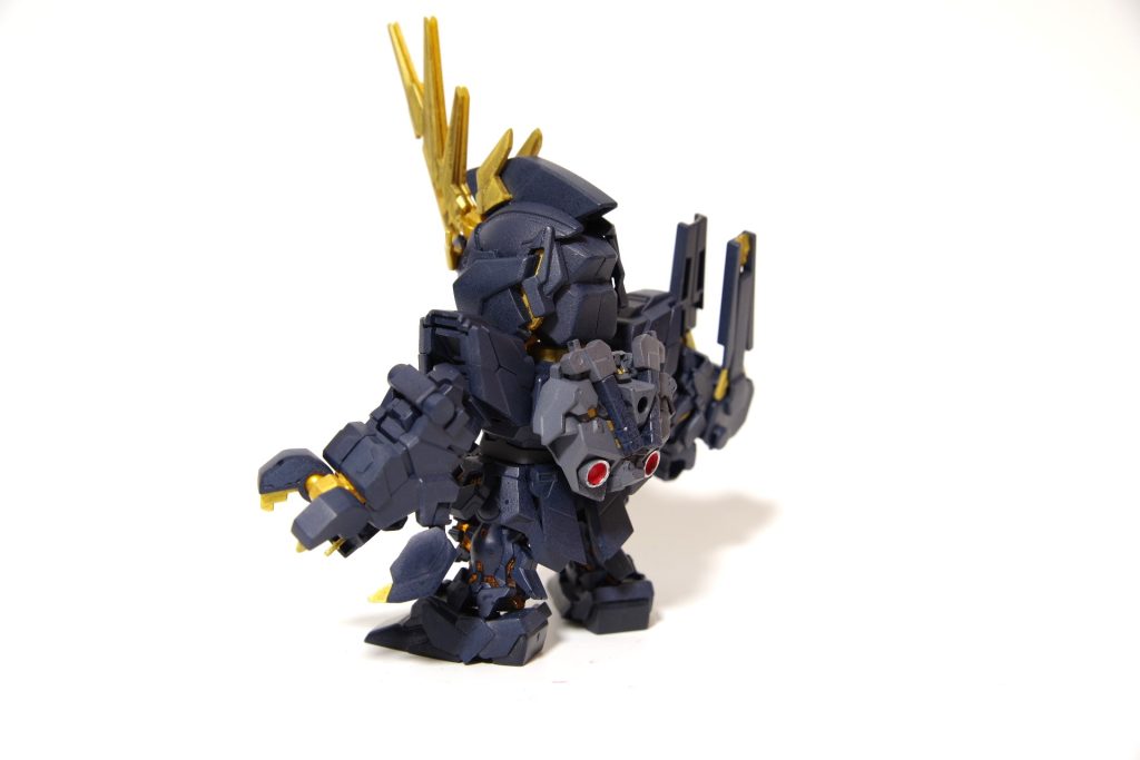 ユニコーンモード(後ろから)ビームサーベルは差し替え式で折りたたまれた状態を再現できます。