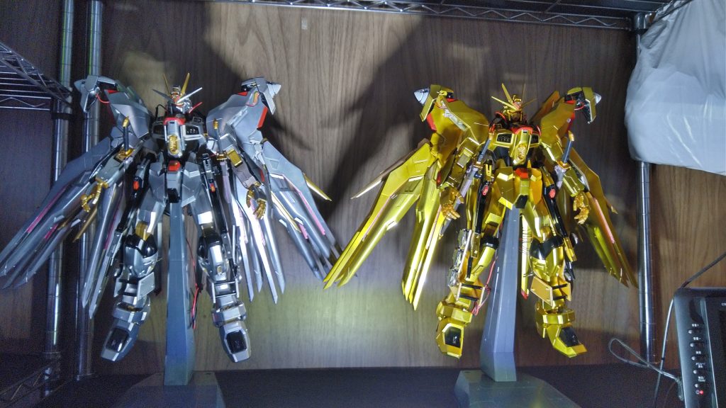 機体の設定は前回投稿したときに記載した通り、暁のビーム弾く装甲を取り入れ、動力源をgnドライブ搭載し羽根の部分はストフリの羽根を改造してマイティー化してます。 