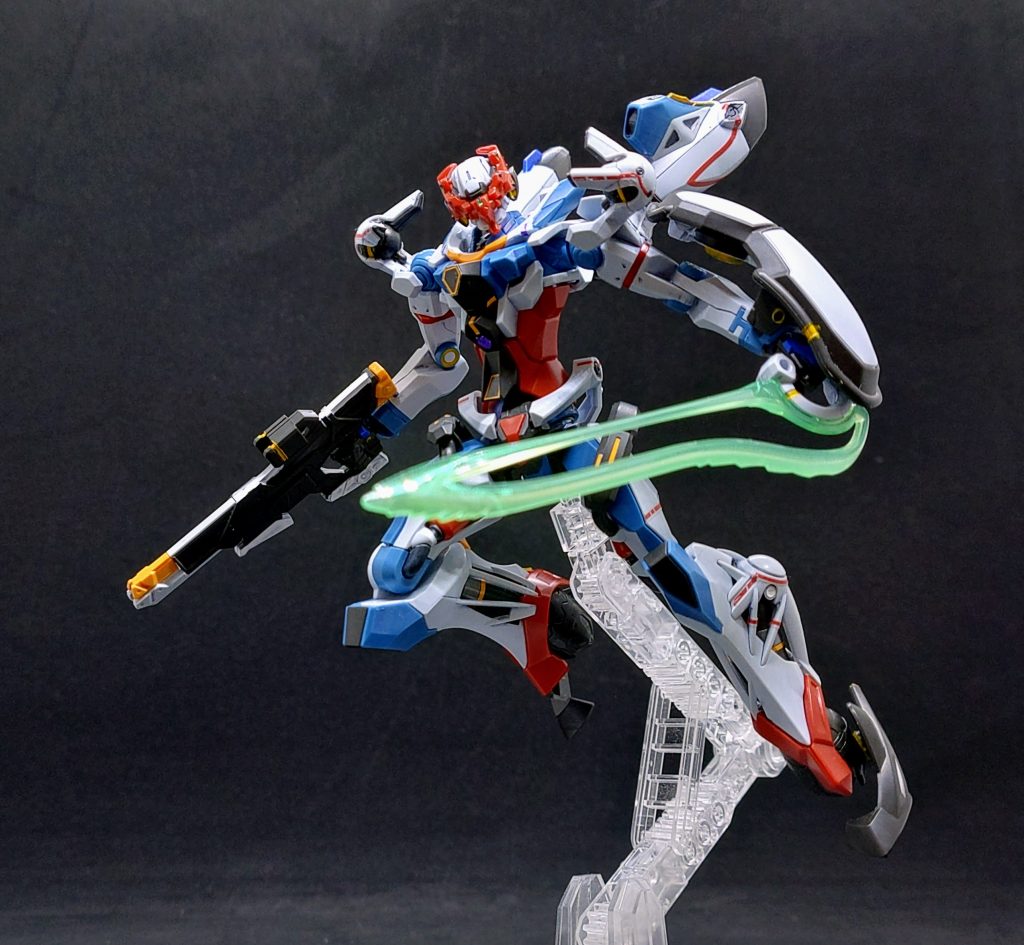 バイザー閉じでライフル・サーベルを構えて1枚この状態で活躍するシーン増えてほしいですね...