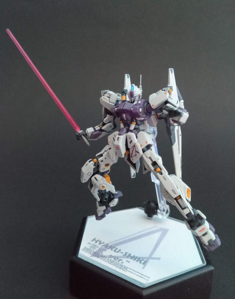 ビームサーベルは黄色なんだけど、手持ちがなくピンクで。台座はいつものガンダムシャープナーを改造したもの。Define アムロAを添えてみました。
