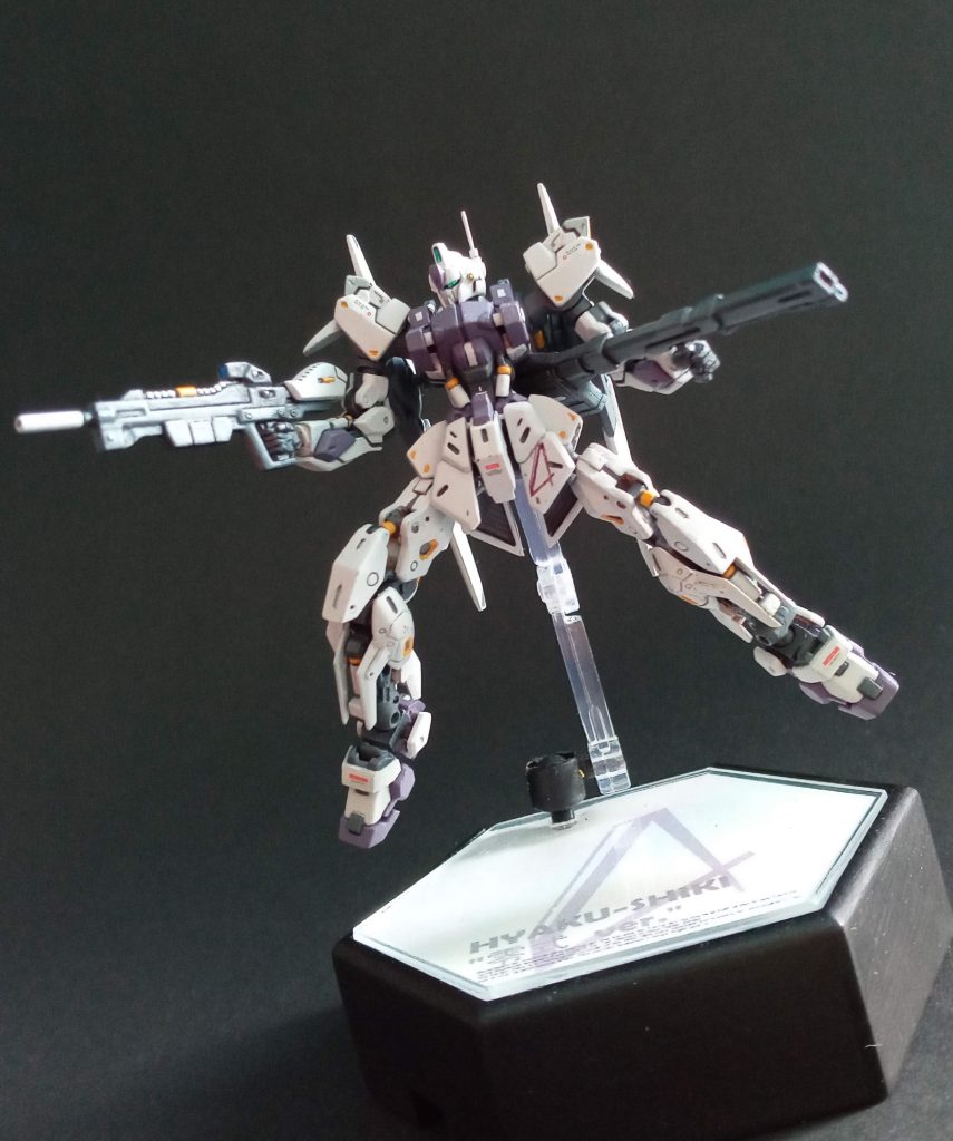 最後までご覧いただきありがとうございます。ZZの制作時に腰のサイドアーマーの肉抜きをエポパテで埋めた余りを百式の顔に盛ったのがスタートだったんですがなんちゃって零式無事完成しました。