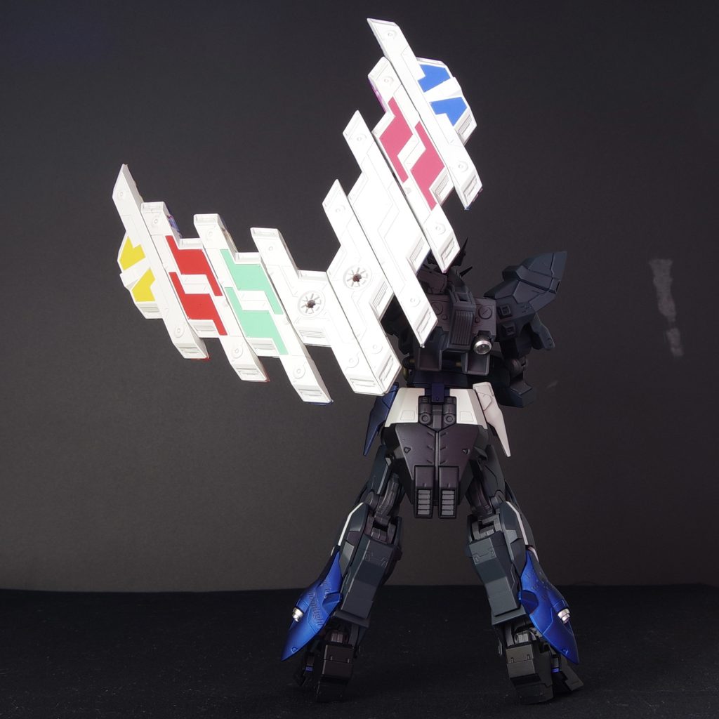 サイコプレート裏面は各アイドルのサイリウムカラーです。バタフライエッジがあったところはサイリウムユニットになってます。中に文字入れましたが写真では見えませんでした。