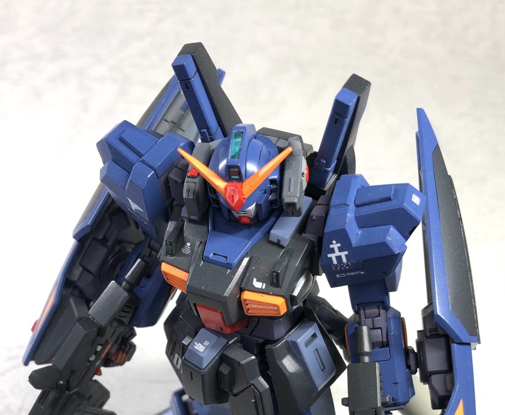 頭頂部を掘ってヘイズル的なセンサー埋めました各部のセンサー全て眼のクリヤランナータグから切り出してはめ込んでます