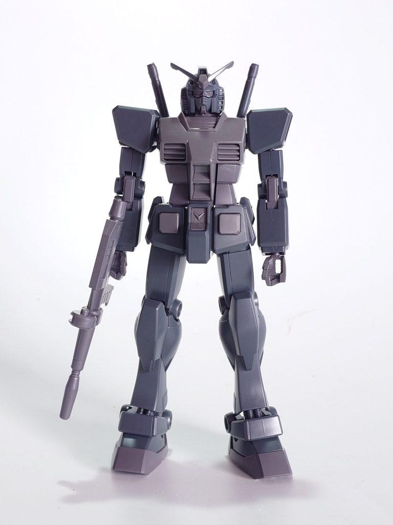 正面から未塗装の状態のものですそもそもプロポーションがいいですね素立で飾るならこのままでも十分……強いえていえば手だけ変えたいかもしれない