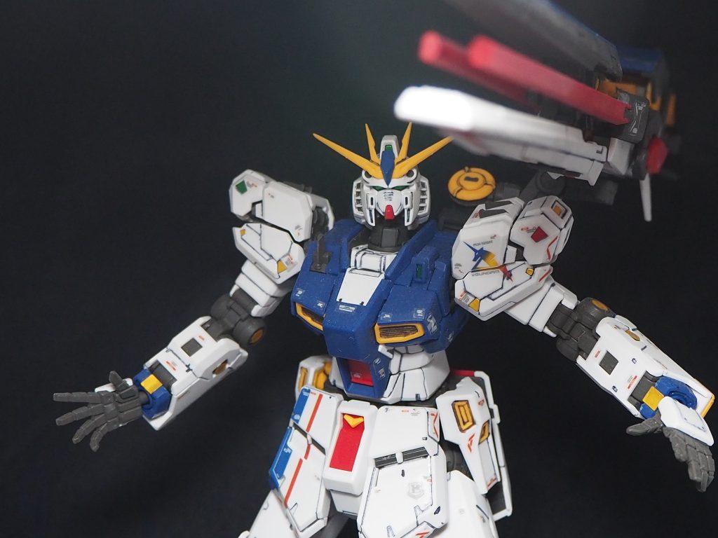 デカールの情報量とロングレンジ・フィン・ファンネルの存在感は伊達じゃない😎