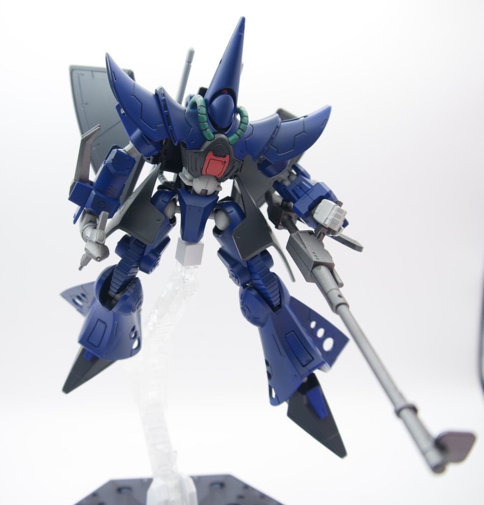 元々塗り分けされてる所も一旦黒サフしてから塗装→マスキングの流れ。胴体赤い部分と足首の青、肩と頭の窪み?部分等。