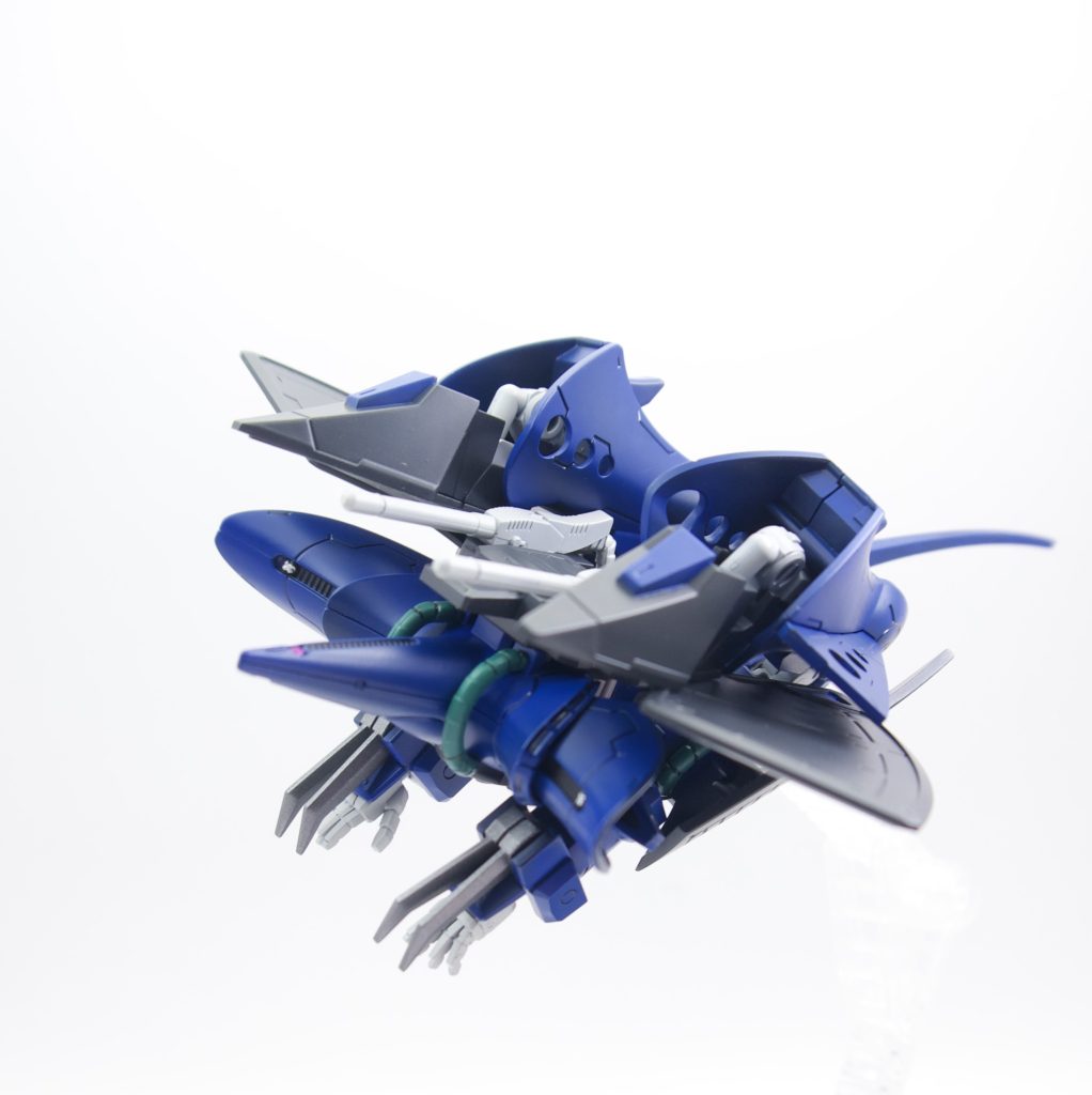 以外と簡単な変形。足を上にのっけるだけ